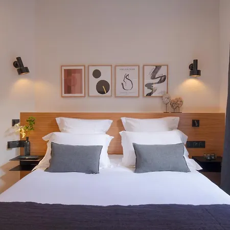 Tinah Paris, Aboukir Hotel Paříž