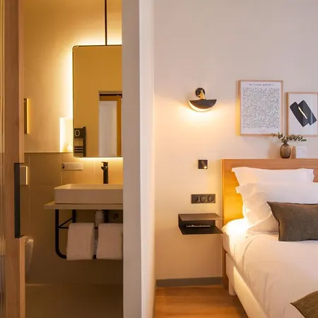 Tinah Paris, Aboukir Hotel *