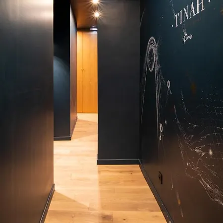 Tinah Paris, Aboukir