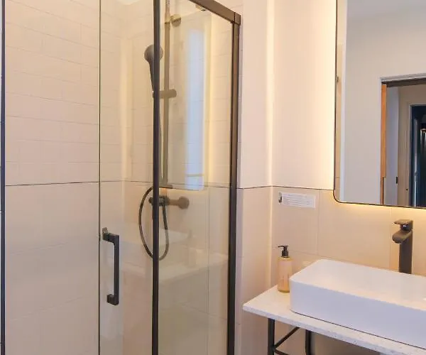 Tinah Paris, Aboukir Hotel Paris