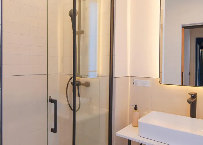 Tinah Paris, Aboukir